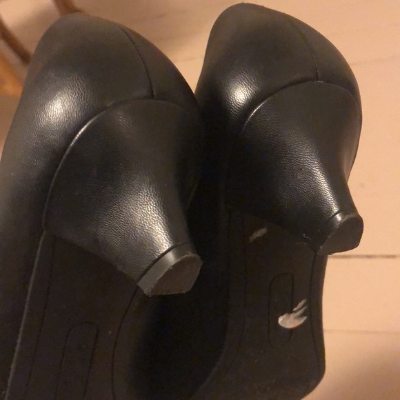 Royu Wylie Slip On Leather Pointed Toe Kitten Heel Memory Foam Pumps - Picture 6 of 9